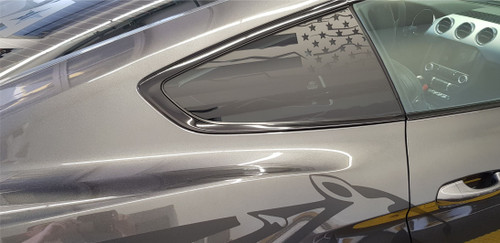 15-23 Ford Mustang Aufkleber für Dreiecksfenster - US-Flagge - Silber Hinten Links und Rechts