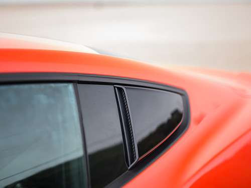 15-23 Ford Mustang (Coupe) Aufsatz für Scheibe - Schwarz