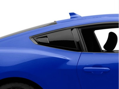 24-26 Ford Mustang (Coupe) Aufsatz für Scheibe - Schwarz Glanz - Offen