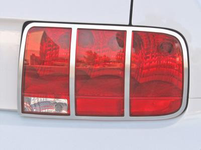 05-09 Ford Mustang Zierleiste für Rücklicht