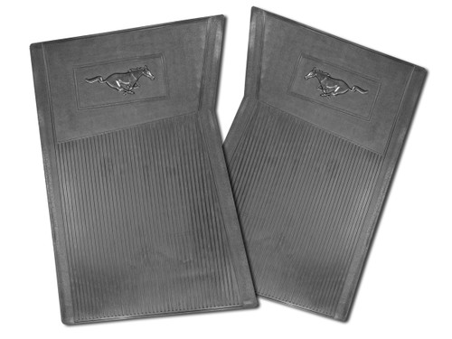 64-73 Ford Mustang Fußmatten Set - Schwarz Gummi - Running Pony Vorne und hinten (38005144)