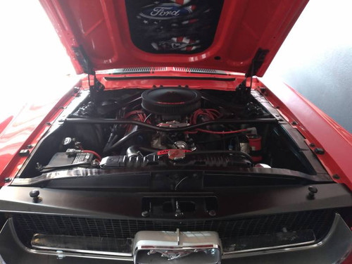 67-68 Ford Mustang Abdeckung Kühlerträger - Schwarz Eloxierte Aluminiumversion - Für Fahrzeuge ohne Klimaanlage - Ohne Loch für die Haubenentriegelung Vorne