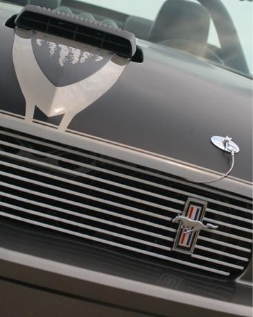 05-09 Ford Mustang Emblem Kühlergrill