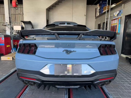 24-26 Ford Mustang (Coupe) Spoiler - Schwarz - Dark Horse Style Hinten