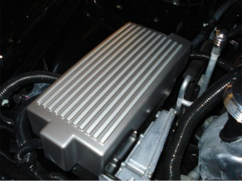05-09 Ford Mustang Deckel Sicherungskasten - Aluminium - Mit Finnen