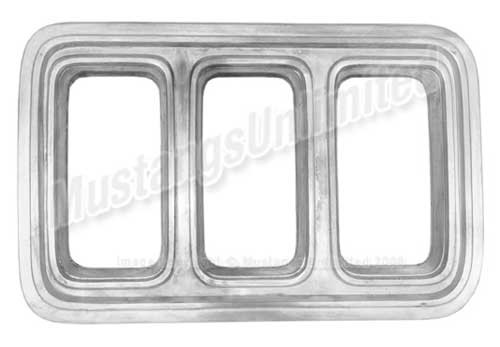 1970 Ford Mustang Rahmen für Rücklicht Links