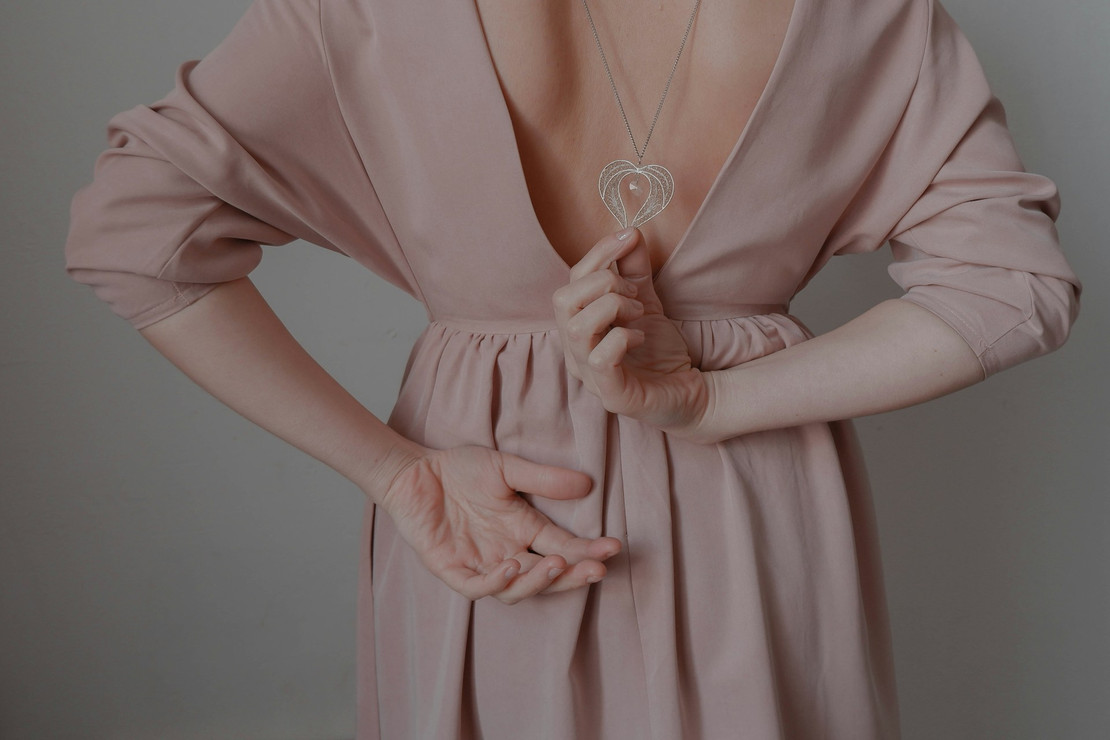 What to Do When Your Cocktail Dress Zipper Gets Stuck What to Do When Your Cocktail Dress Zipper Gets Stuck