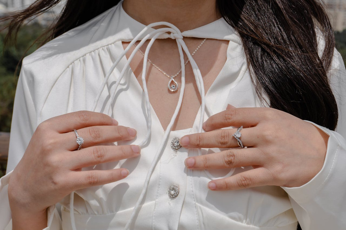 Seasonal Trends in Luxury Women's Accessories Seasonal Trends in Luxury Women's Accessories