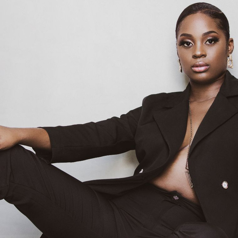 Tailored Blazers for 2023: Styling Tips and Trends for Spring/Summer Tailored Blazers for 2023: Styling Tips and Trends for Spring/Summer
