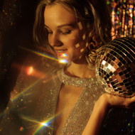Sparkle into 2023: Chic New Year's Eve Dresses & Accessories Guide