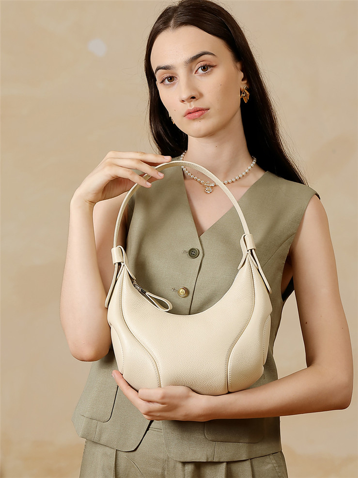  Hobo Crescent Handbag