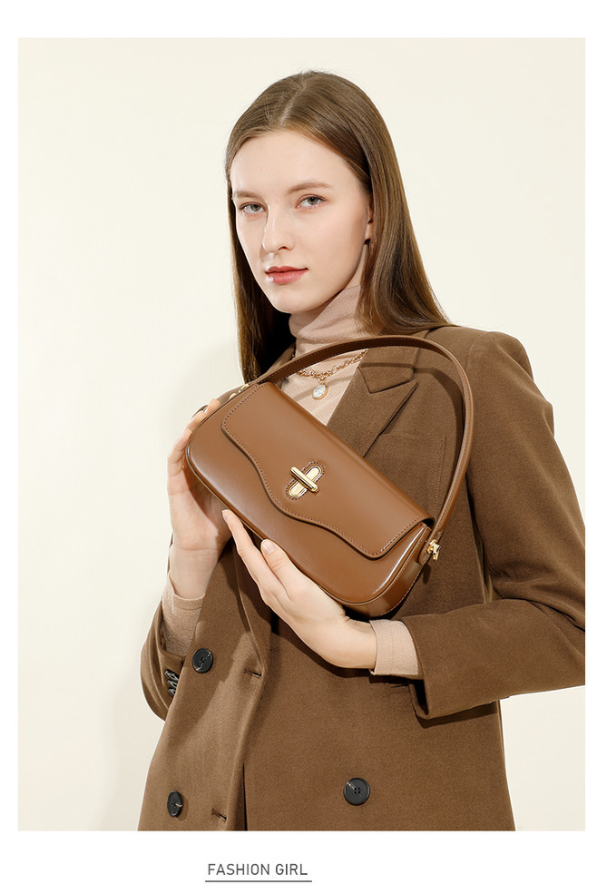 Squareline Minimal Tote
