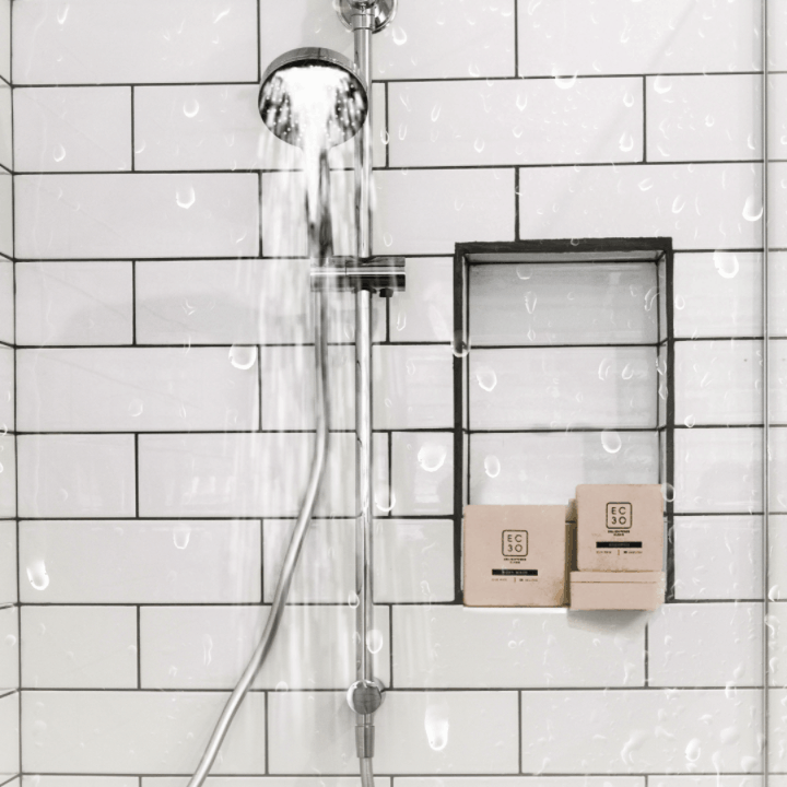 Shampoo running wather