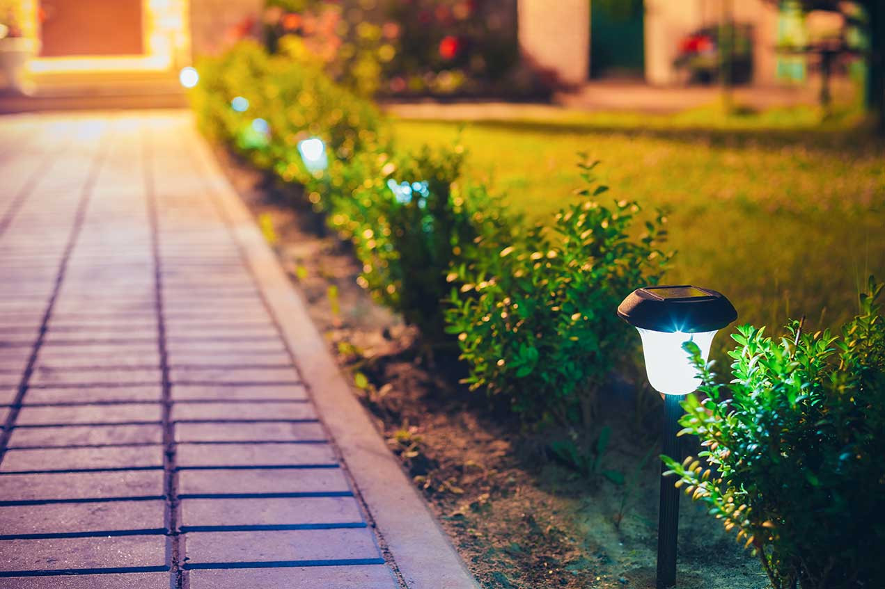 How to Wire Landscape Lights With Crimp Connectors thumbnail image