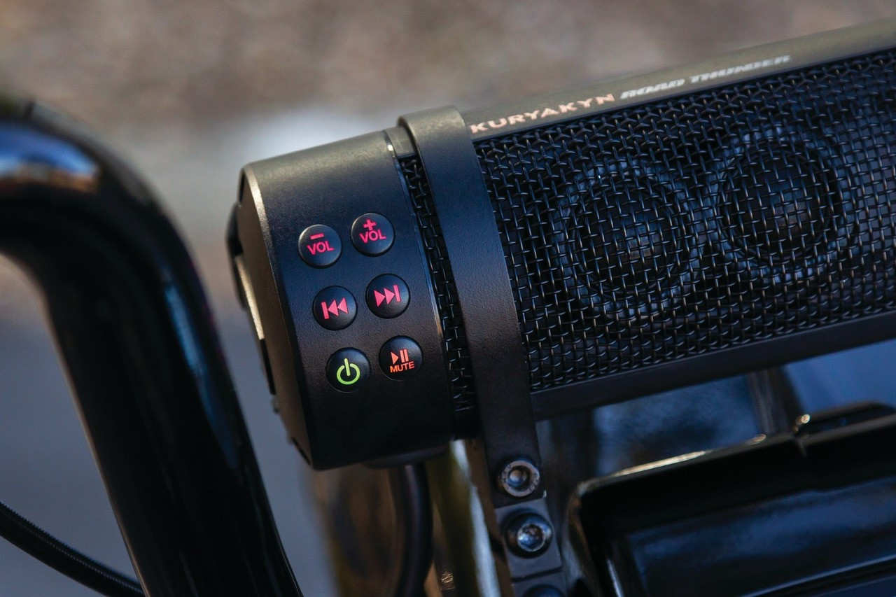 kuryakyn road thunder bluetooth sound bar by mtx