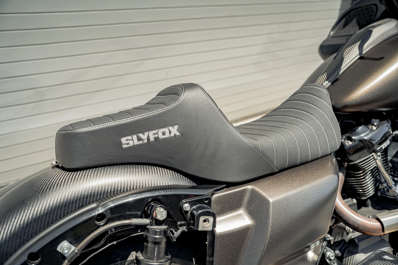 Slyfox 4710B-SlyFox Highnoon Seat Classic Stitch Silver Logo 23-25