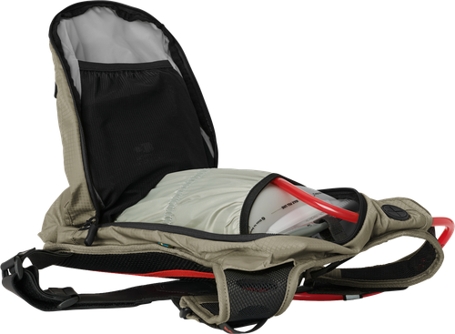 USWE 5209077021 OUTLANDER MOTO 9L HYDO PACK SAND