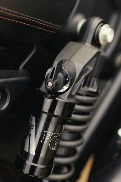 FOX 897-25-325 INDIAN QS3/QSR DUAL ADJUST +1" LITE SPRING 25-26 SCOUT