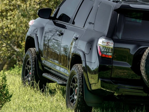 Cali Raised 10-24 Toyota 4Runner Step Ed Bolt On Rock Sliders - Kick Out/BedLiner Filler Plate/Pwdr - CR2892