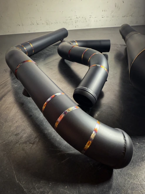 Manufacturer-supplied Black ONYX reference image; exact routing follows the listed motorcycle and configuration.