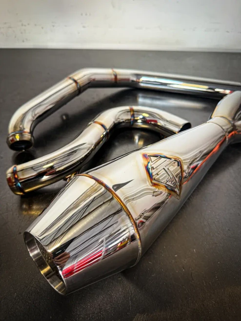 Manufacturer-supplied Platinum reference image; exact routing follows the listed motorcycle and configuration.