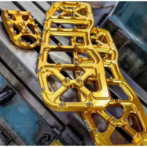 Flo V5 Full Size Gold Moto Style Floorboard Set Pegs Harley FL touring Glides Road & Street FPEG-800V5GLD