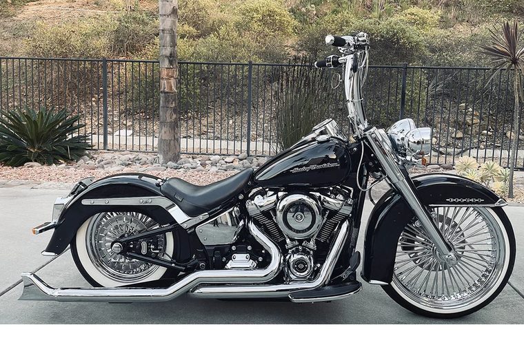 Freedom HD00769 Chrome 36" Sharktail exhaust 2.5" Tuck & Under Header m8 Softail 18-24 Freedom HD00769 Chrome 36" Sharktail exhaust 2.5" Tuck & Under Header m8 Softail 18-24