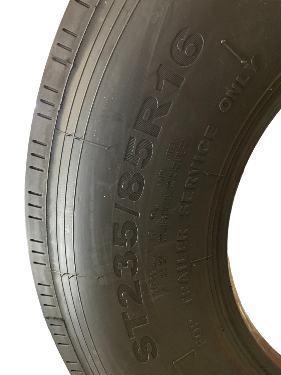 84-15004 16-ply tire ideal for high-load tandem and triple axle trailers