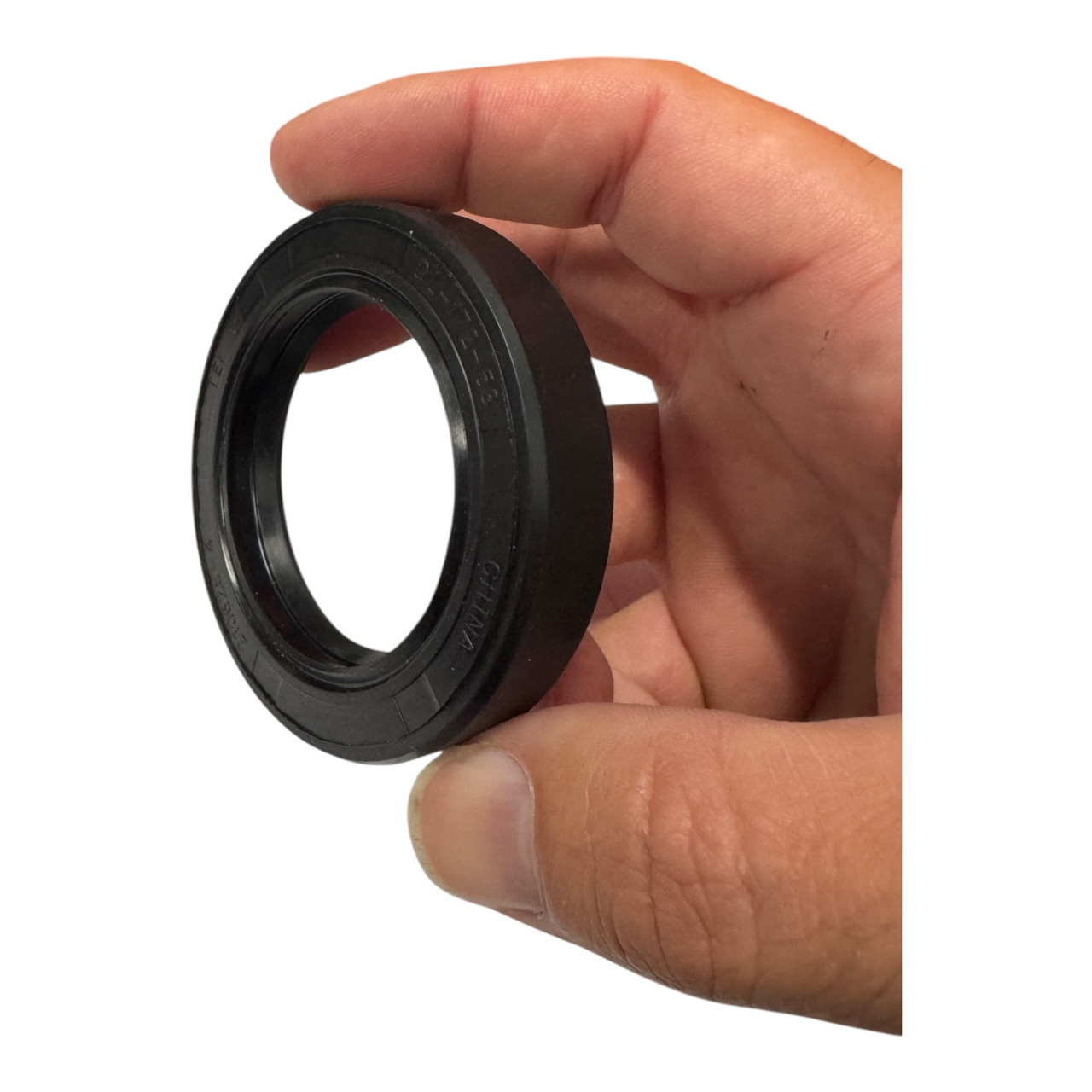 172-53 triple lip grease seal for 3500 lb trailer axle hubs with 1.72 inch inner diameter and 2.56 inch outer diameter. Direct replacement for Dexter 11088 and 171255UC. Designed to keep grease in and contaminants out.

