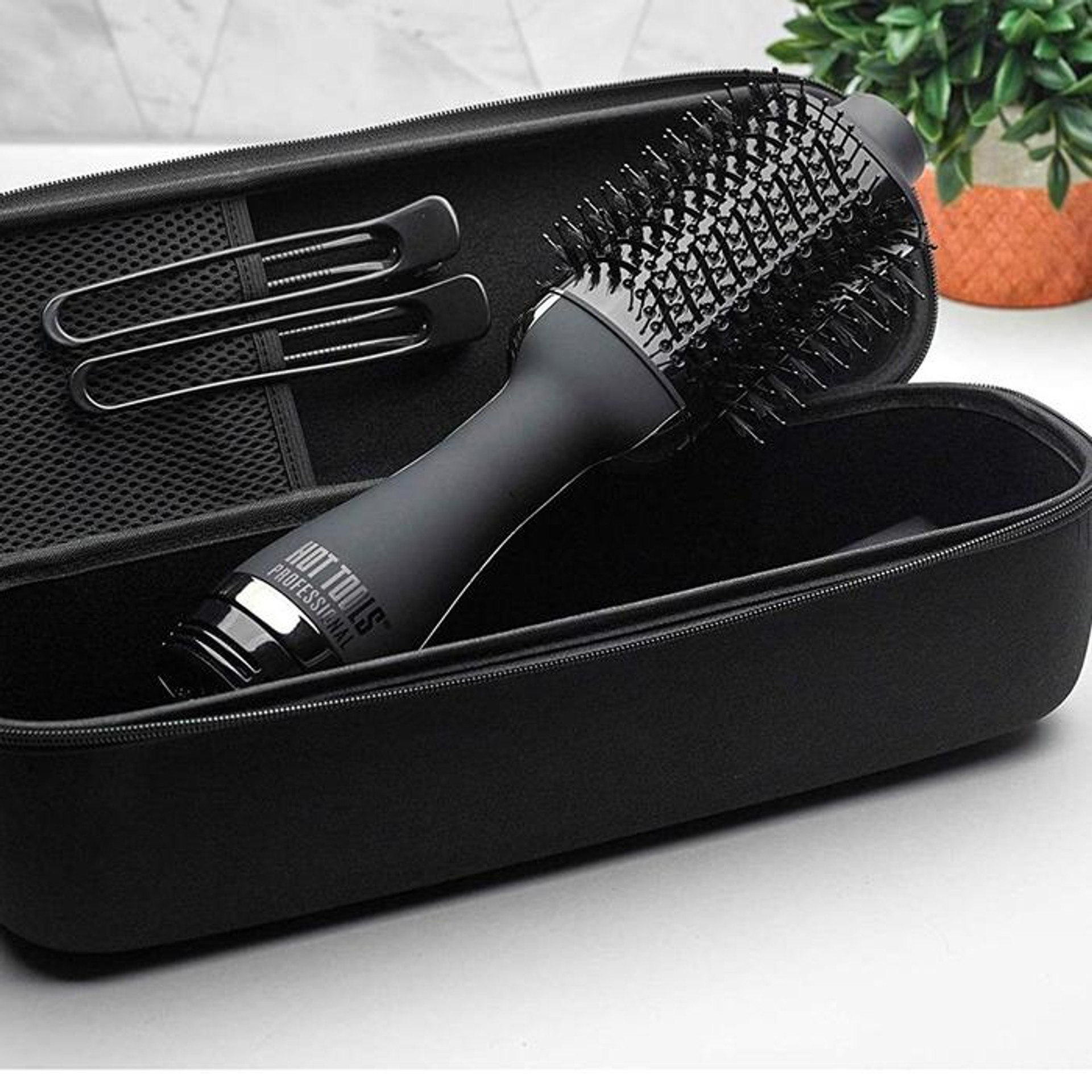 HOT TOOLS PROFESSIONAL Volumizer Hard Travel & Storage Case Salon