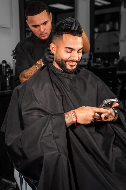 BARBER STRONG - The Hands Free Barber Cape - Solid Black