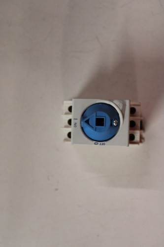 Idec Izumi Corporation 2411-3F00 Selector Switches Idec Izumi Corporation 2411-3F00 Selector Switches