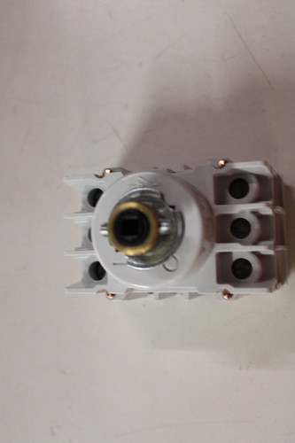 Idec Izumi Corporation 2101-3F04 Selector Switches