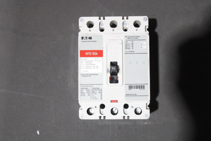 Eaton HFD3090 Non-Interchangeable Trip Circuit Breaker (Damaged, For Parts or Repair)