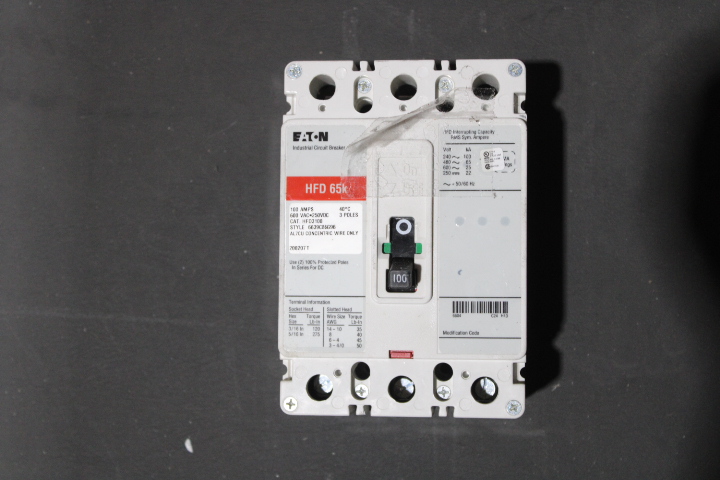 Eaton HFD3100 Non-Interchangeable Trip Circuit Breaker (Damaged, For Parts or Repair)