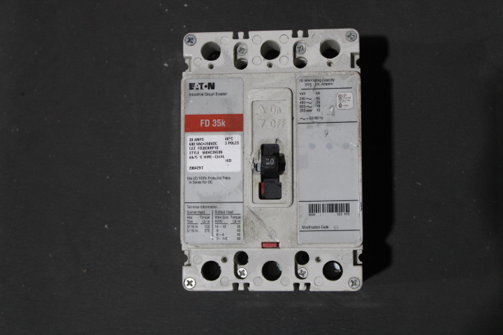 Eaton FD3030 Non-Interchangeable Trip Circuit Breaker (Damaged, For Parts or Repair) Eaton FD3030 Non-Interchangeable Trip Circuit Breaker (Damaged, For Parts or Repair)