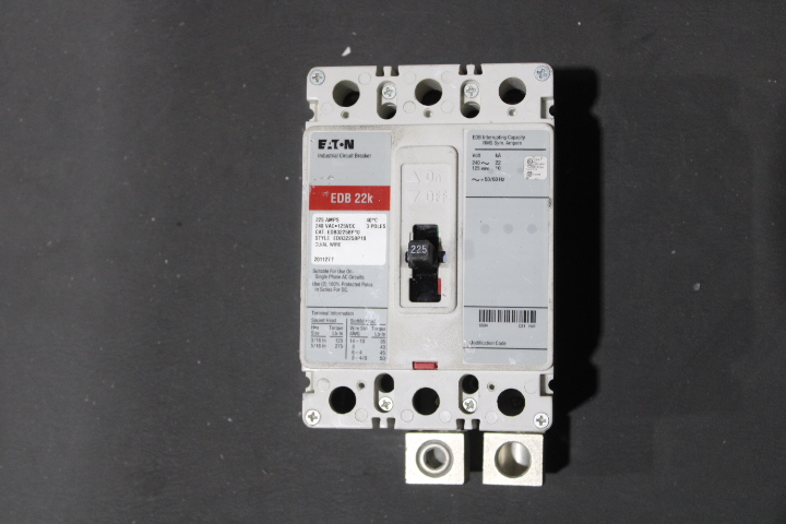 Eaton EDB3225 Non-Interchangeable Trip Circuit Breaker (Damaged, For Parts or Repair)