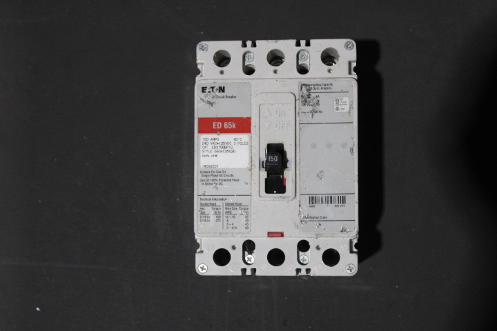 Eaton ED3150 Non-Interchangeable Trip Circuit Breaker (Damaged, For Parts or Repair)
