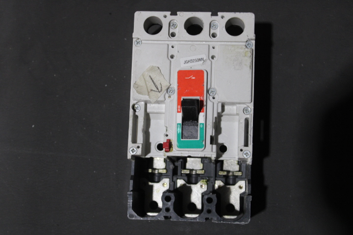 Eaton JGH3250NN Molded Case Breakers (MCCBs) (Damaged, For Parts or Repair)