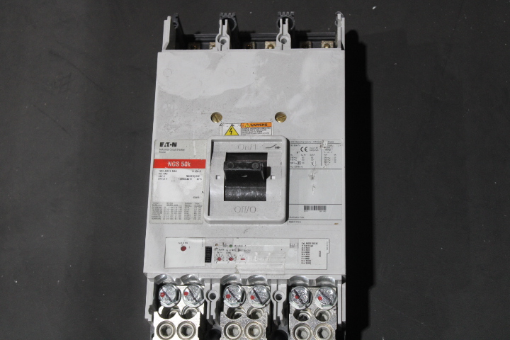 Eaton NGS312033E Molded Case Circuit Breaker (Damaged, For Parts or Repair)
