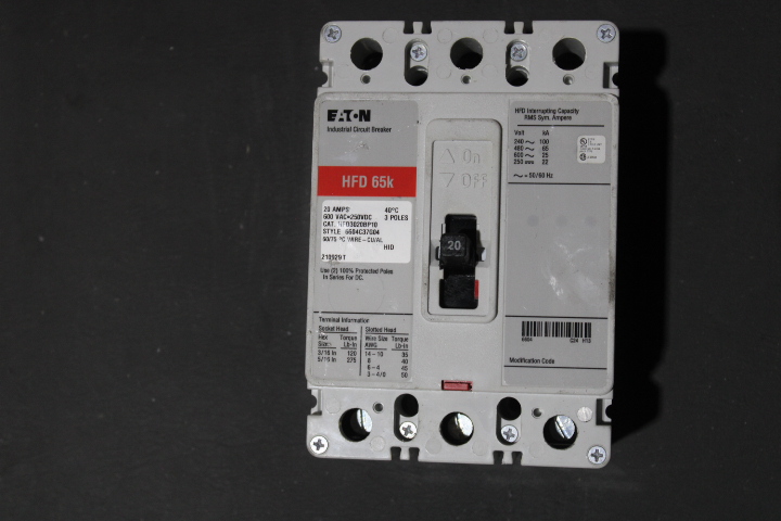 Eaton HFD3020 Non-Interchangeable Trip Circuit Breaker (Damaged, For Parts or Repair)