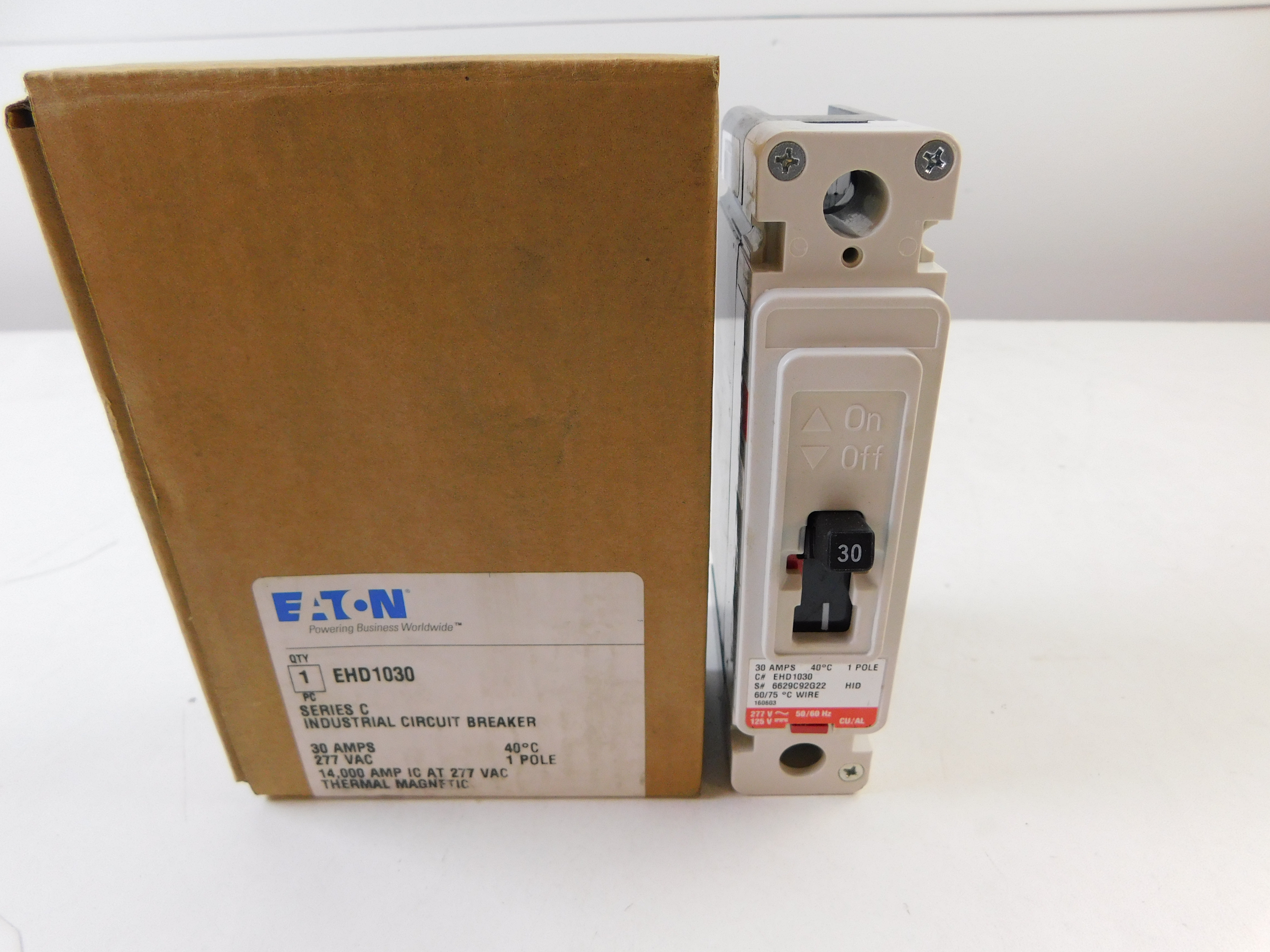 Eaton EHD1030 Non-Interchangeable Trip Circuit Breaker