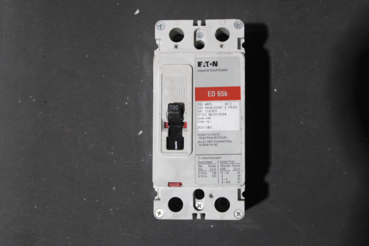 Eaton ED2200 Non-Interchangeable Trip Circuit Breaker (Damaged, For Parts or Repair) Eaton ED2200 Non-Interchangeable Trip Circuit Breaker (Damaged, For Parts or Repair)