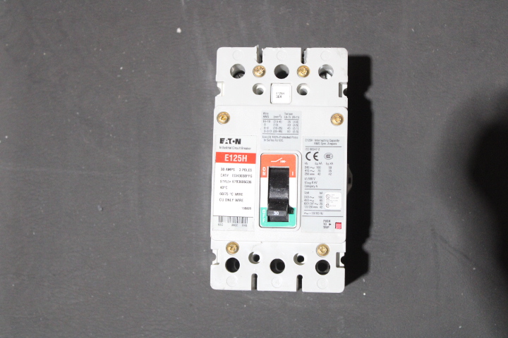 Eaton EGH3030FFG Non-Interchangeable Trip Circuit Breaker (Damaged, For Parts or Repair)