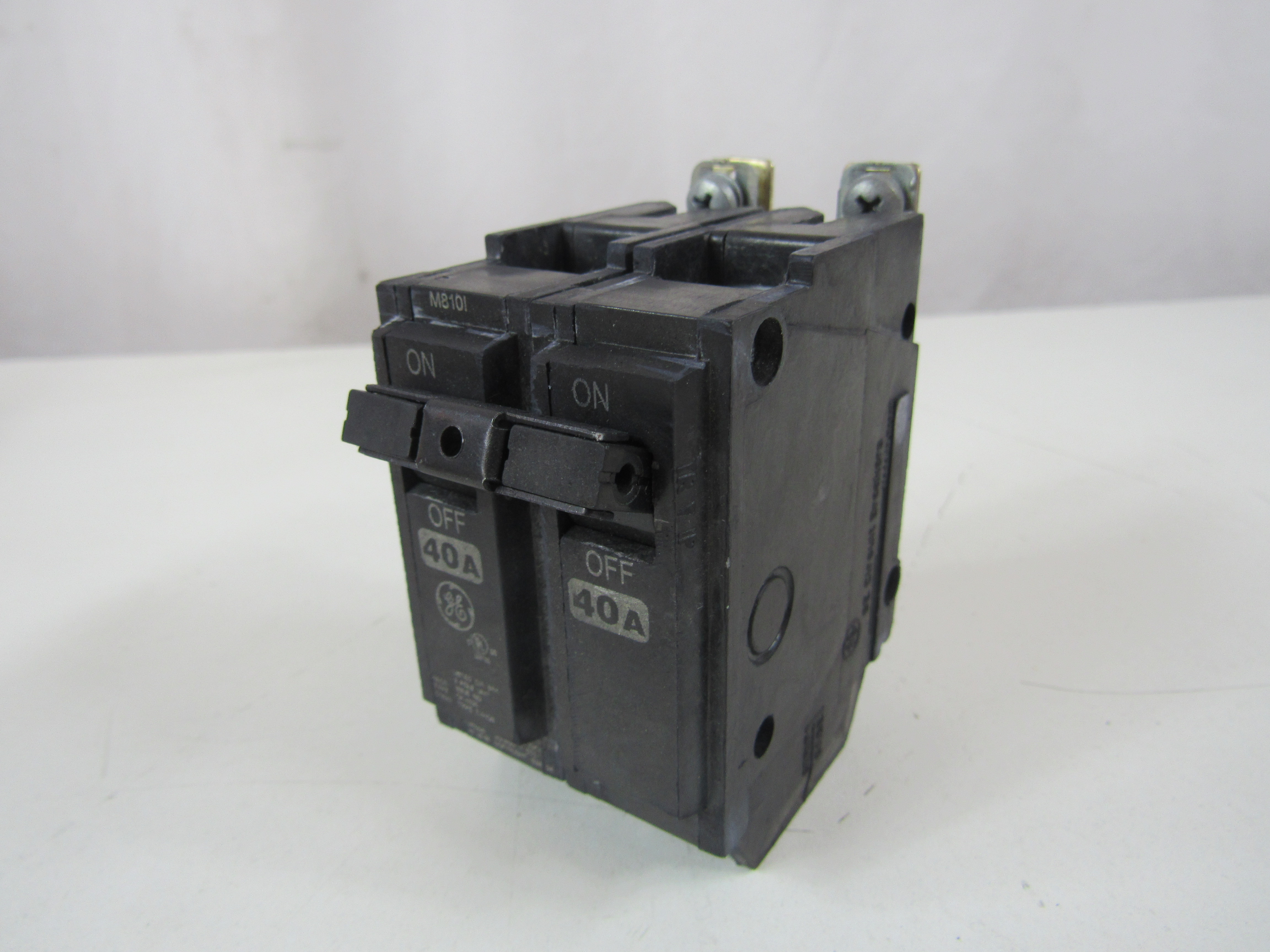 ABB GE Industrial Solutions THHQB2140 Miniature Molded Case Circuit Breaker