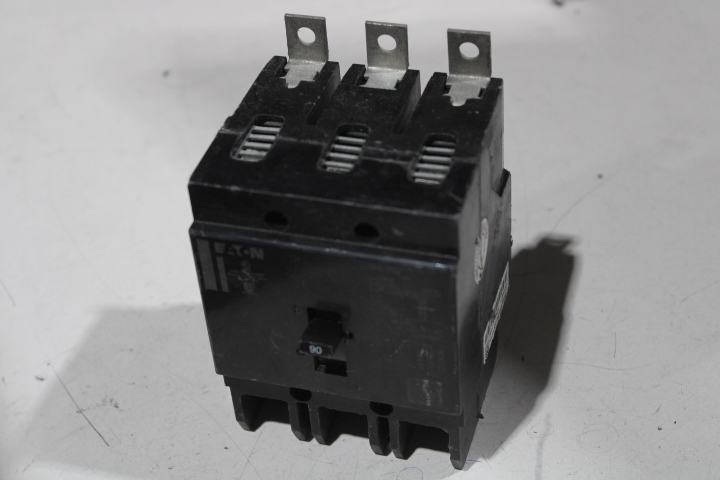 Eaton GHB3090 Non-Interchangeable Trip Circuit Breaker (Damaged, For Parts or Repair)