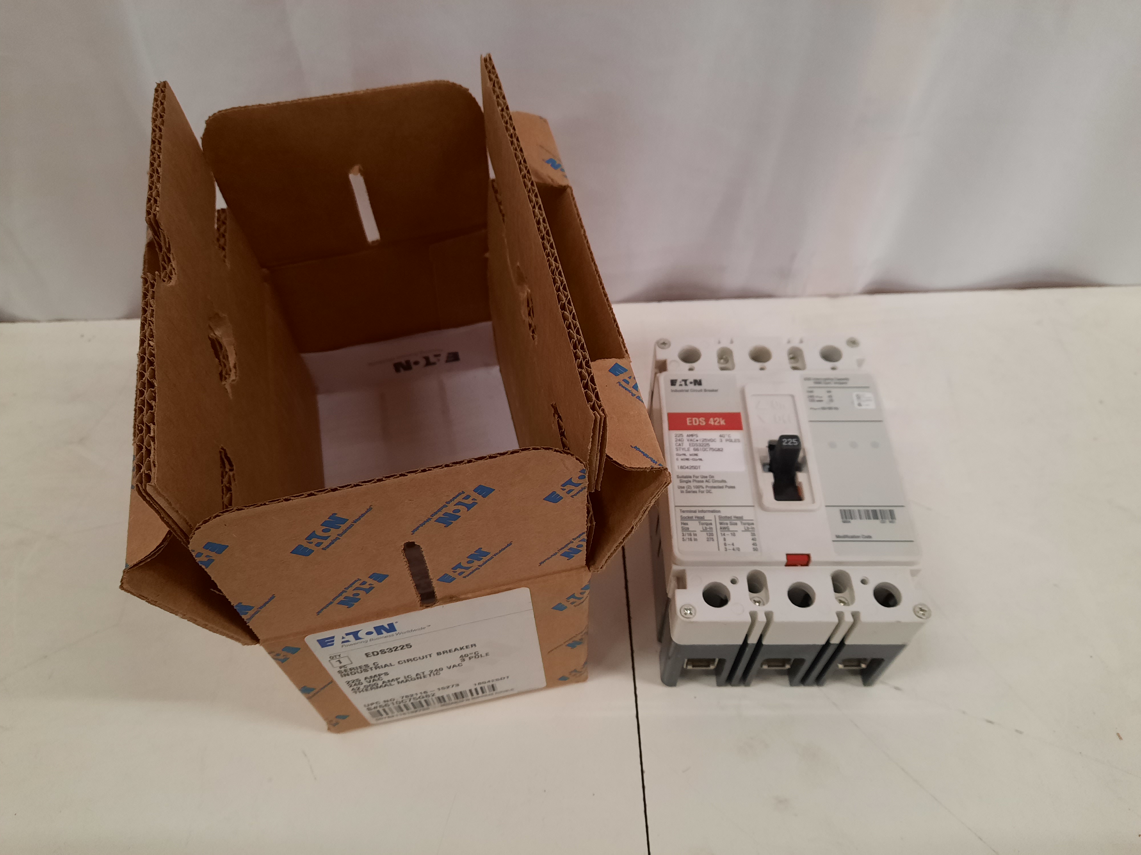 Eaton EDS3225 Non-Interchangeable Trip Circuit Breaker