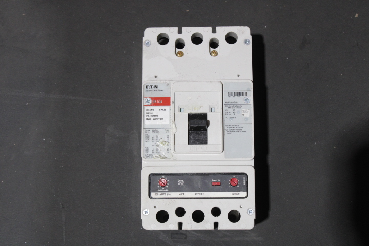 Eaton DK2300W Non-Interchangeable Trip Circuit Breaker (Damaged, For Parts or Repair) Eaton DK2300W Non-Interchangeable Trip Circuit Breaker (Damaged, For Parts or Repair)