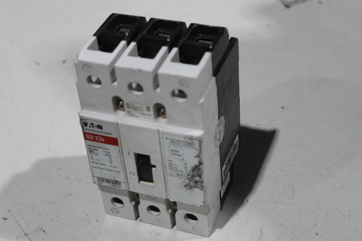 Eaton GD3030 Non-Interchangeable Trip Circuit Breaker (Damaged, For Parts or Repair)