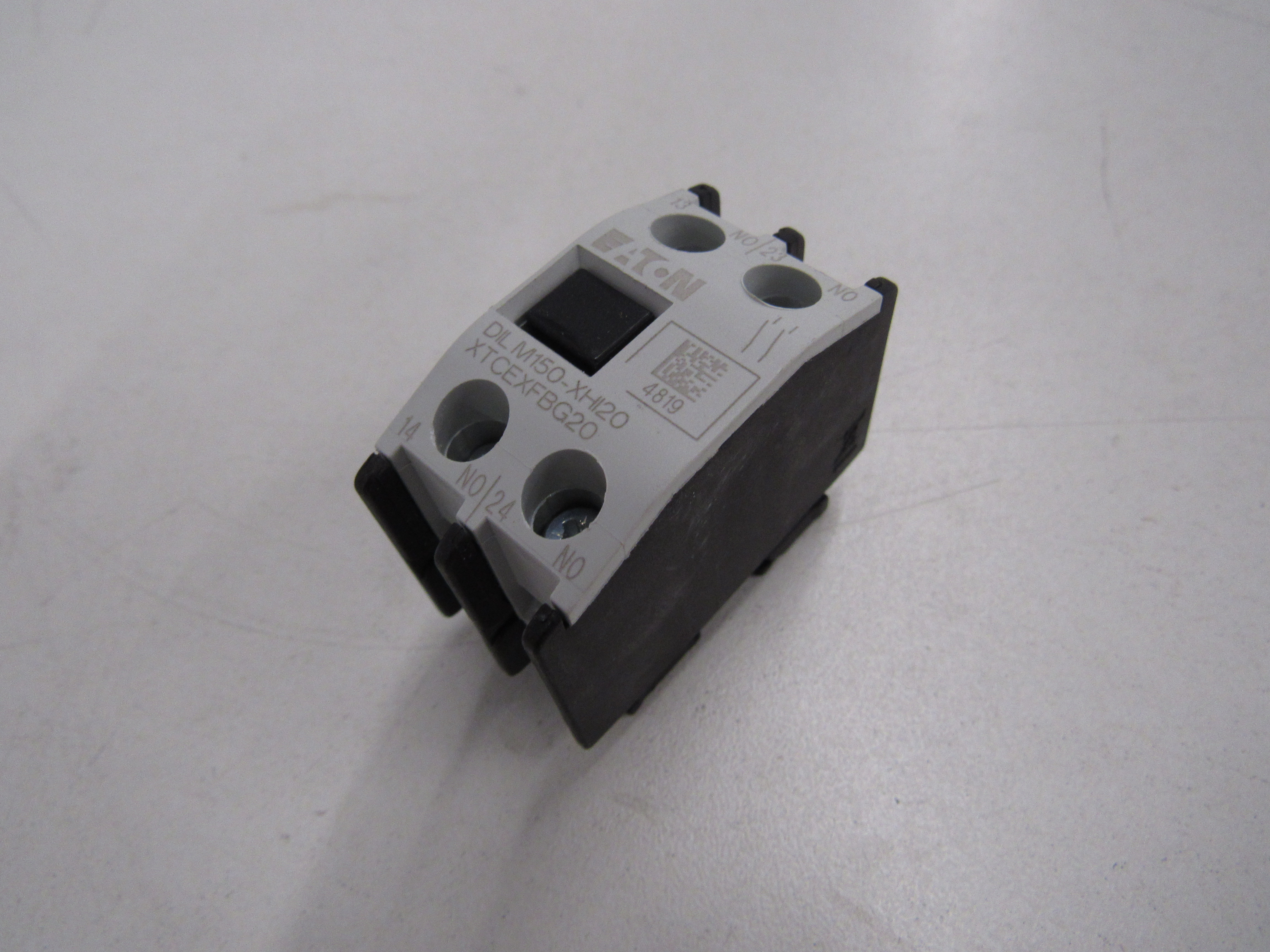 Eaton XTCEXFBG20 Control Relay Auxiliary Contact (Repackaged)